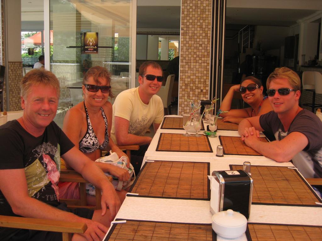Angels Inn מרמריס מראה חיצוני תמונה