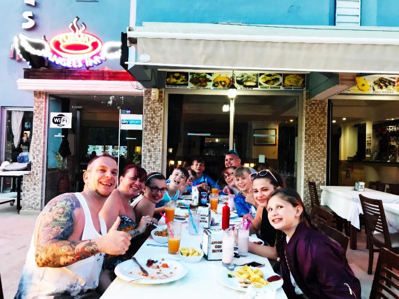 Angels Inn מרמריס מראה חיצוני תמונה